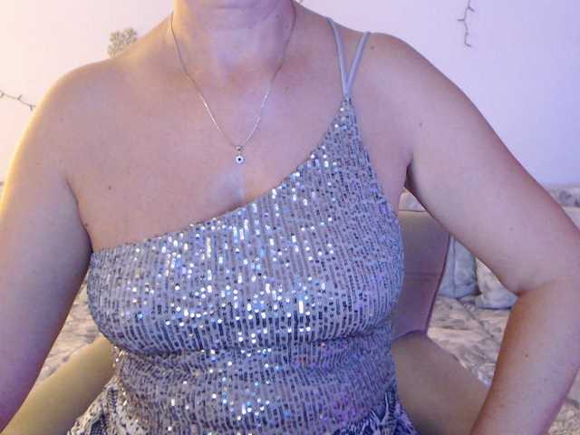 goodSnowQueen live cam on BongaCams