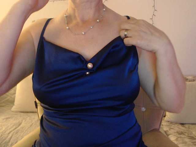 goodSnowQueen's BongaCams show and profile