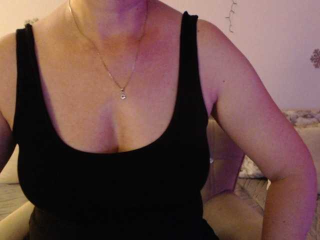 goodSnowQueen live cam on BongaCams