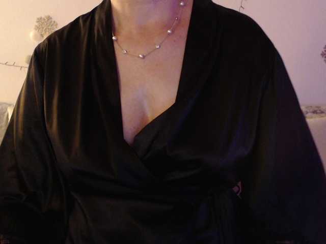 goodSnowQueen live cam on BongaCams