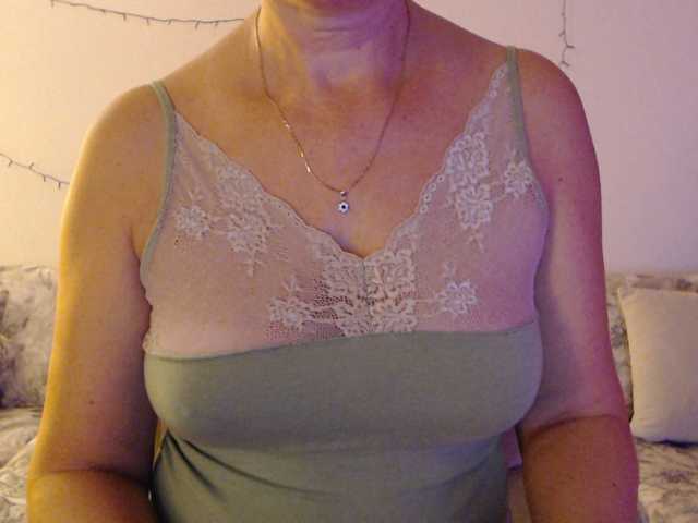 goodSnowQueen live cam on BongaCams