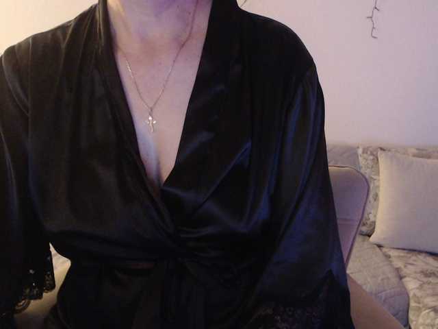 goodSnowQueen's BongaCams show and profile