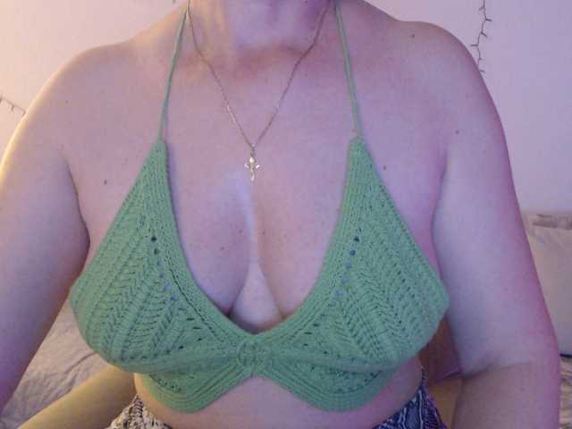 goodSnowQueen's BongaCams show and profile