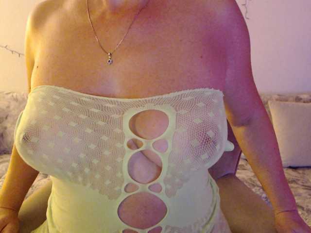 goodSnowQueen, en directo ahora en BongaCams