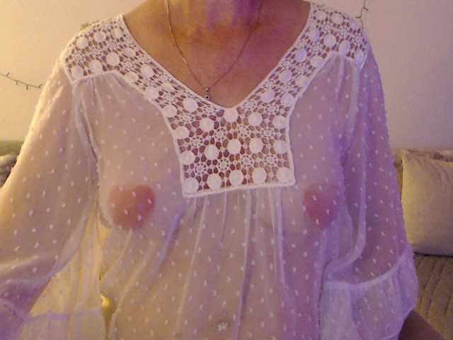 goodSnowQueen live cam on BongaCams