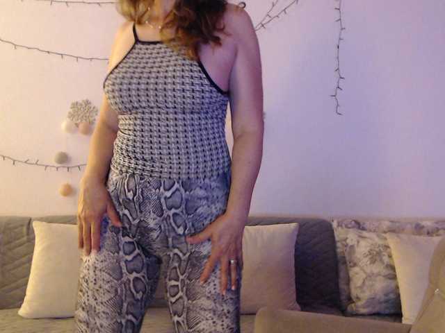 goodSnowQueen live cam on BongaCams