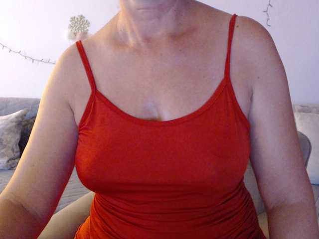 goodSnowQueen live cam on BongaCams