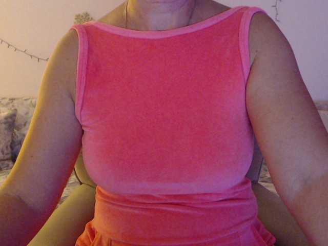 goodSnowQueen live cam on BongaCams