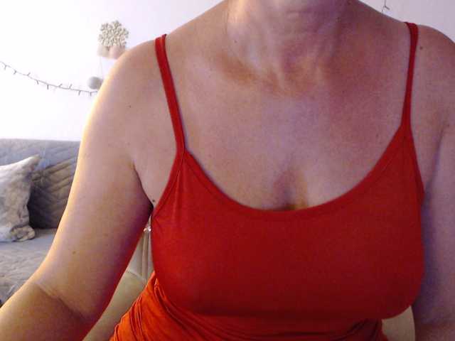 goodSnowQueen live cam on BongaCams