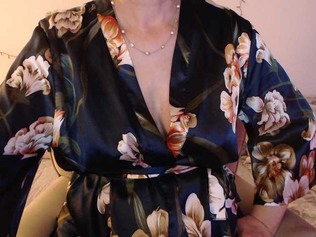 goodSnowQueen live cam on BongaCams
