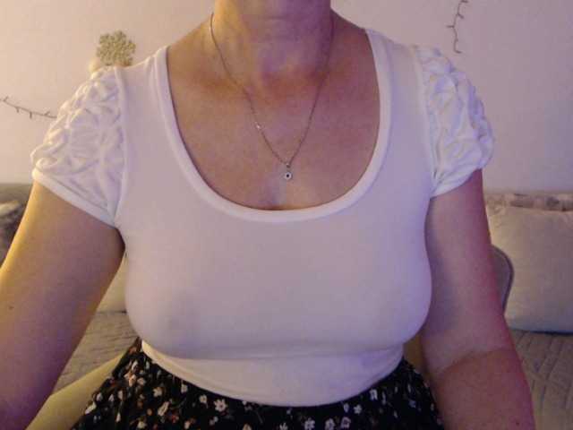 goodSnowQueen live cam on BongaCams