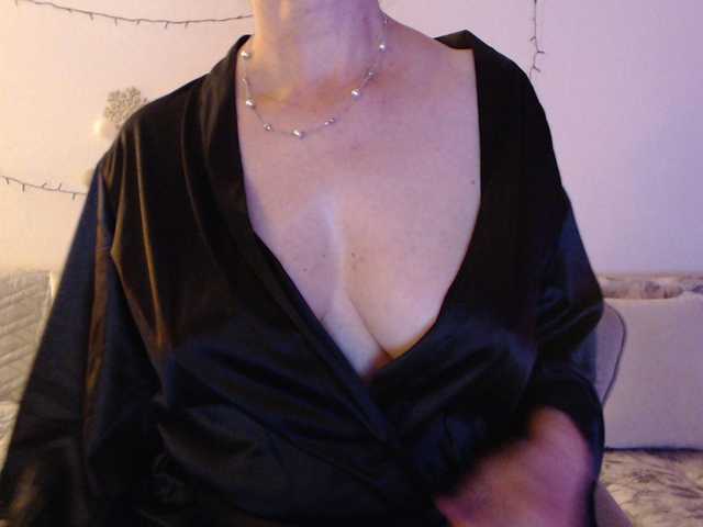 goodSnowQueen live cam on BongaCams