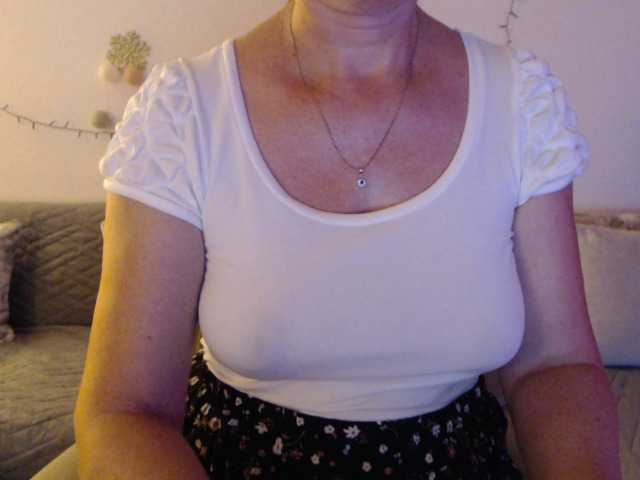 goodSnowQueen live cam on BongaCams