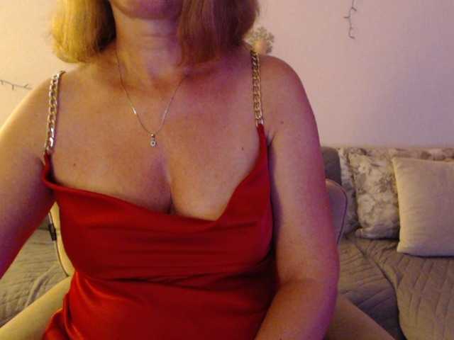 goodSnowQueen live cam on BongaCams
