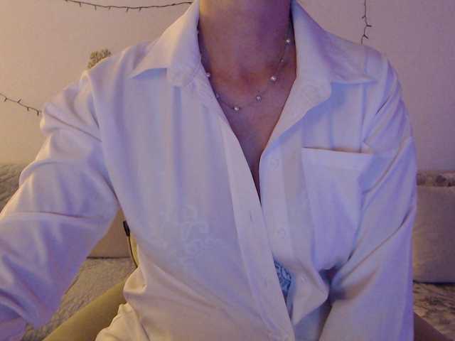 goodSnowQueen live cam on BongaCams