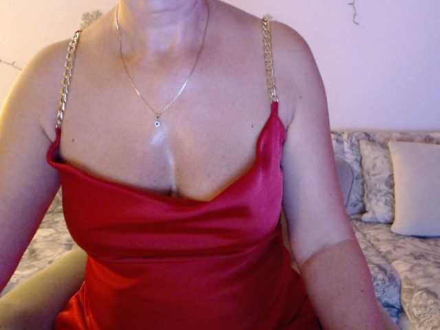 goodSnowQueen, live now on BongaCams