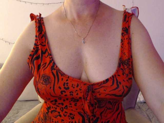 goodSnowQueen live cam on BongaCams