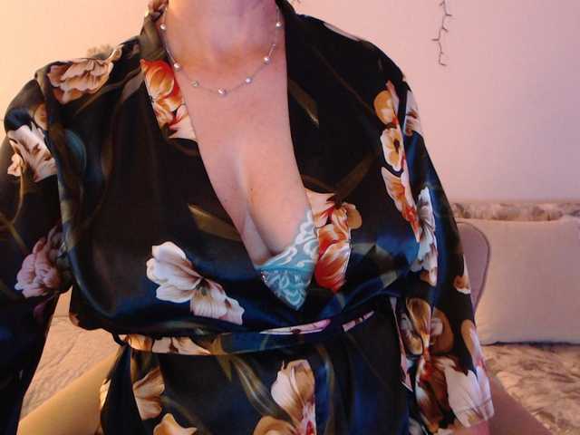 goodSnowQueen live cam on BongaCams
