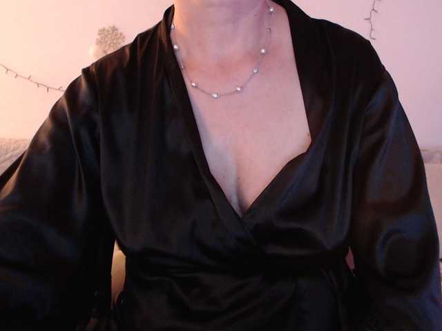 goodSnowQueen live cam on BongaCams