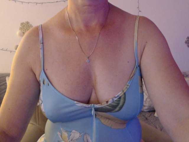 goodSnowQueen live cam on BongaCams