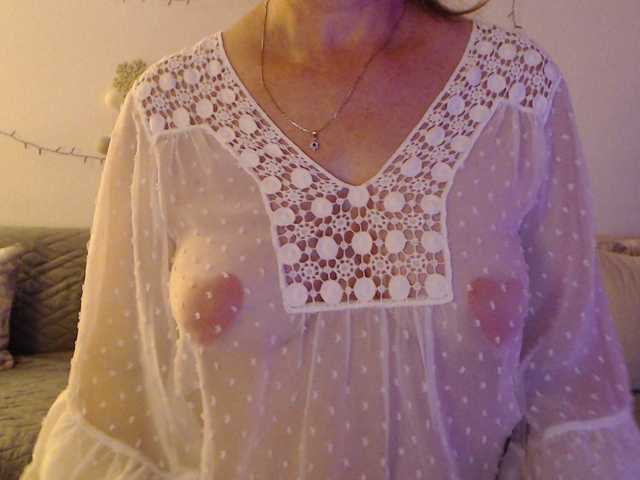 goodSnowQueen live cam on BongaCams
