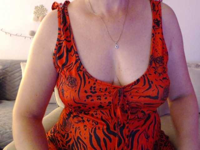 goodSnowQueen live cam on BongaCams