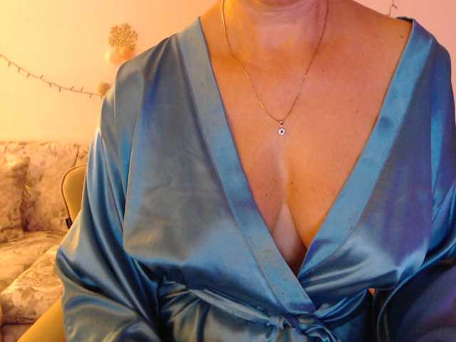goodSnowQueen live cam on BongaCams