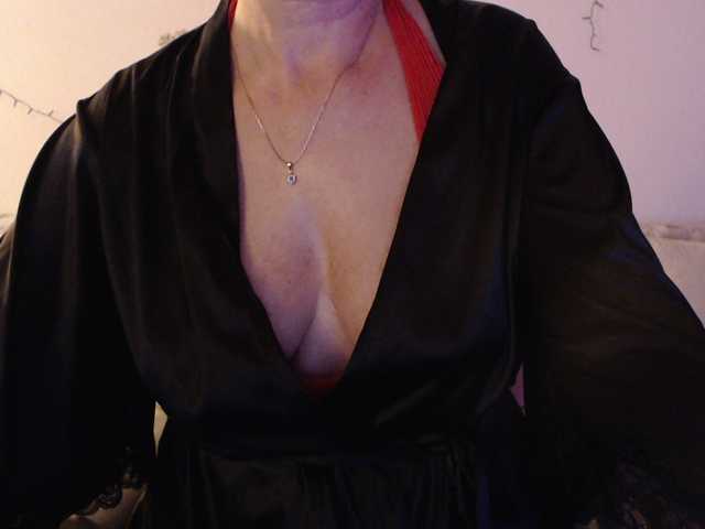 goodSnowQueen live cam on BongaCams