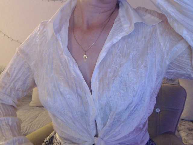 goodSnowQueen's BongaCams show and profile