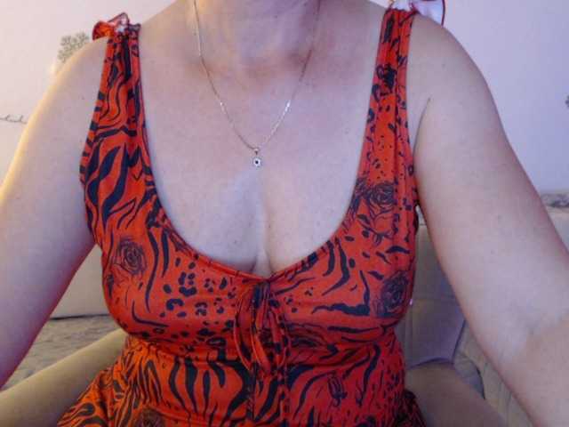 goodSnowQueen live cam on BongaCams