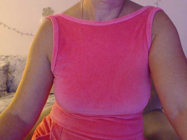 goodSnowQueen live cam on BongaCams