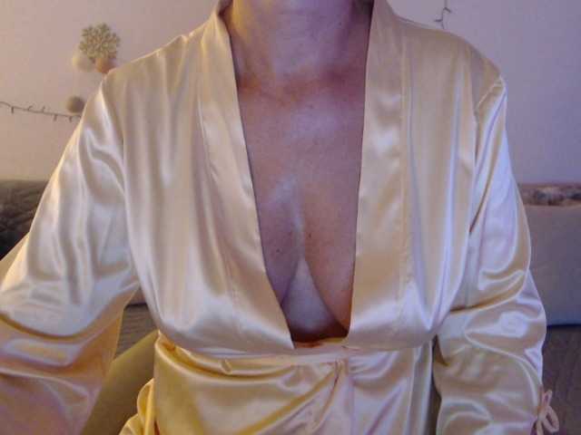 goodSnowQueen live cam on BongaCams