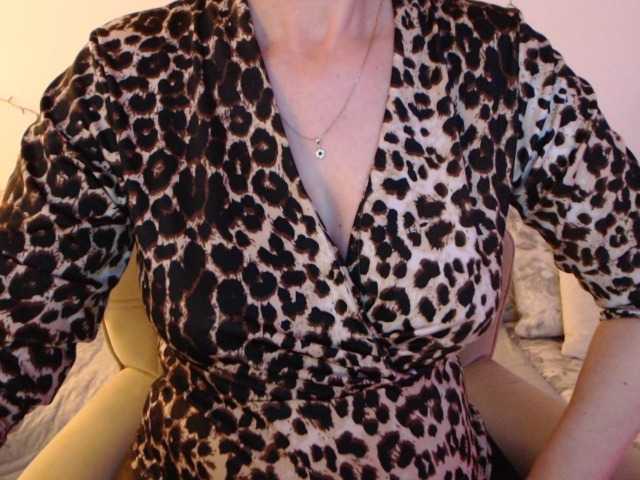 le modèle goodSnowQueen est en webcam porno dans un show sur le site bongacams, il possède les tags suivants: White/Caucasian,Brunette,Shaved