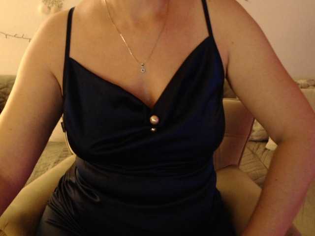 goodSnowQueen live cam on BongaCams