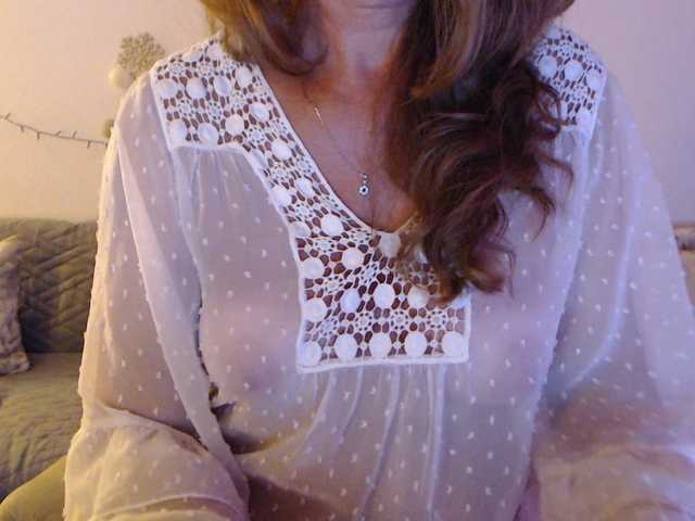 goodSnowQueen live cam on BongaCams