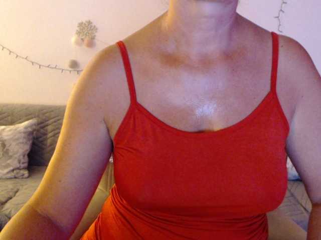 goodSnowQueen live cam on BongaCams