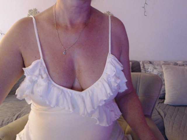 goodSnowQueen live cam