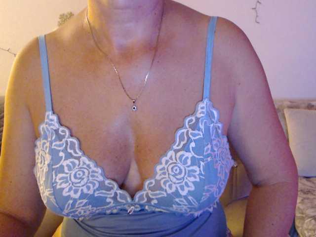 goodSnowQueen live cam on BongaCams