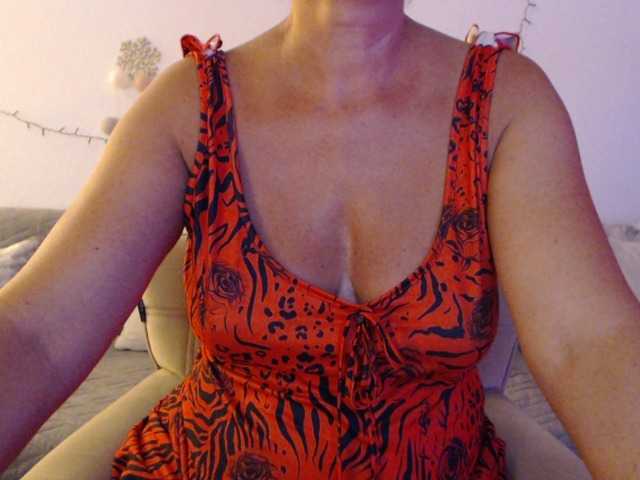 goodSnowQueen live cam on BongaCams