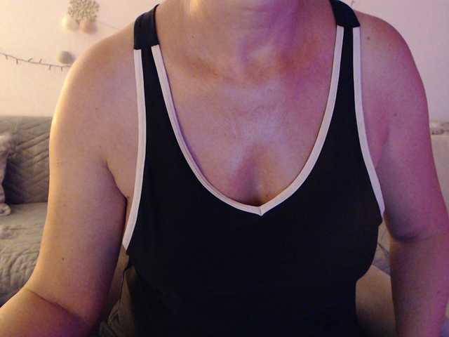 goodSnowQueen live cam on BongaCams