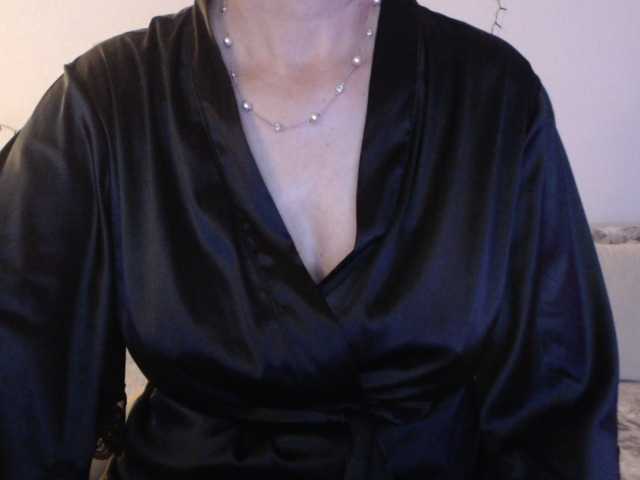 goodSnowQueen's BongaCams show and profile