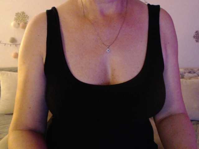 goodSnowQueen live cam on BongaCams