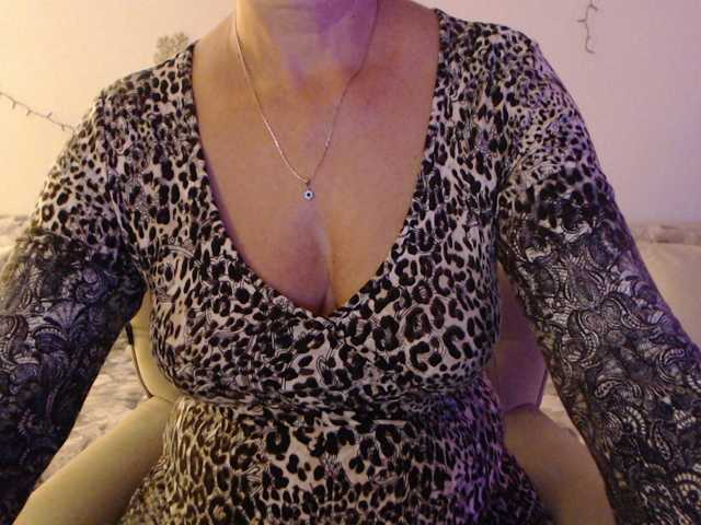 goodSnowQueen live cam on BongaCams