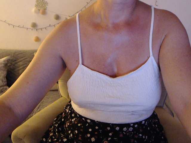 goodSnowQueen live cam on BongaCams