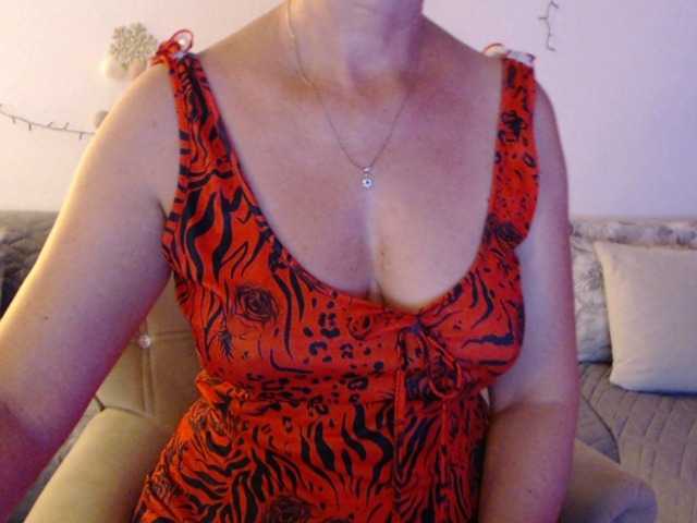 goodSnowQueen live cam on BongaCams