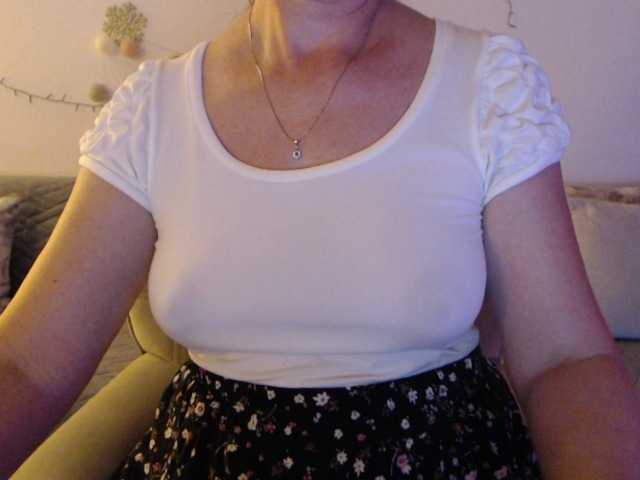 goodSnowQueen live cam on BongaCams