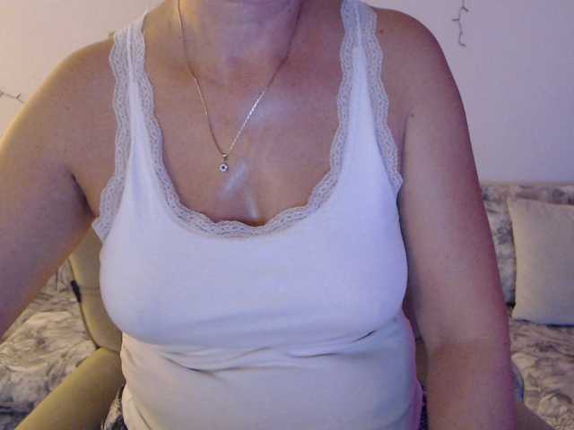 goodSnowQueen live cam on BongaCams