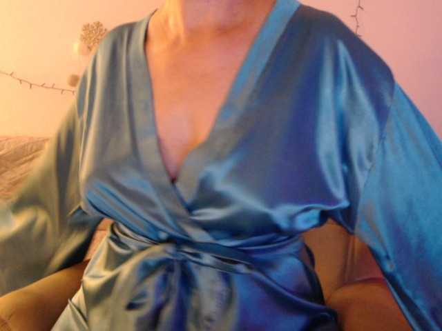 goodSnowQueen live cam on BongaCams