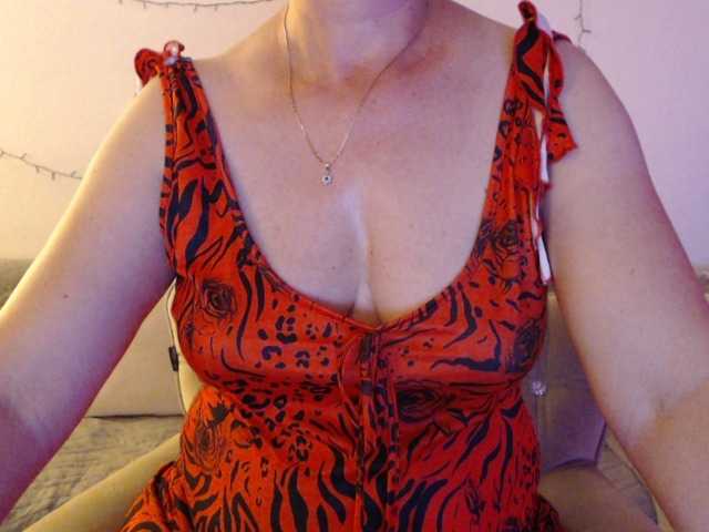 goodSnowQueen live cam on BongaCams