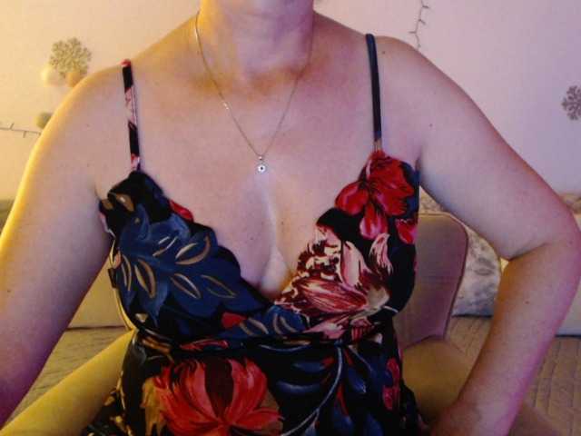 goodSnowQueen live cam on BongaCams